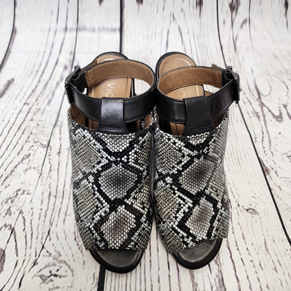 Vionic Monochrome Snake Pattern Heels - image 8
